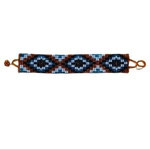 NWOT geometric diamond tribal patterned beaded bracelet